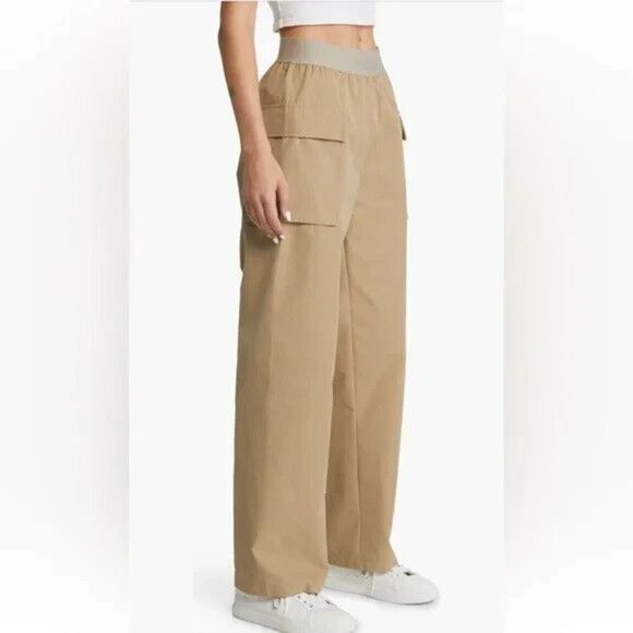 New Essentials Fear Of God  Women’s Cargo Pants Size Medium in Oak - Picture 3 of 8